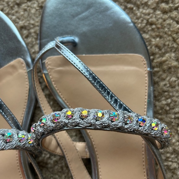 Badgley Mischka NWOT Jewel Collection Silver Sandals with Crystals Size 8.5 - Picture 6 of 7
